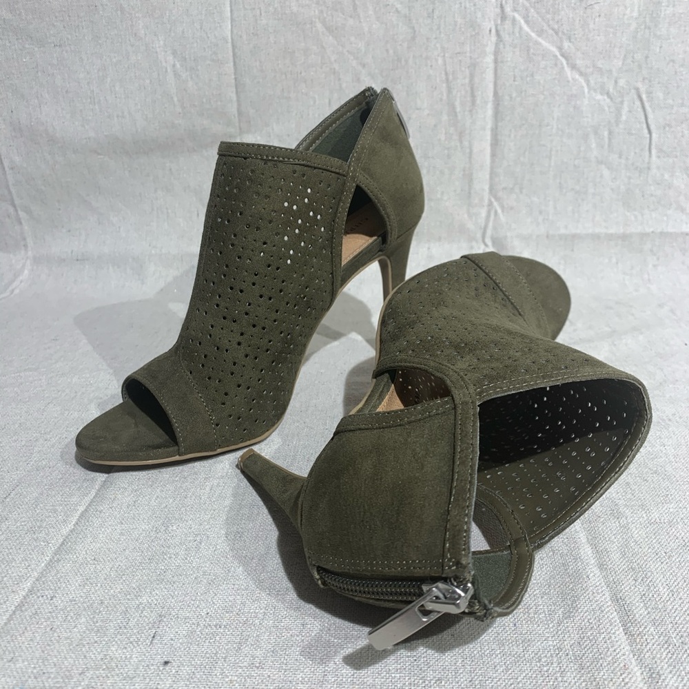 Christian Siriano Olive Green Peep Toe Heels 7 1/2